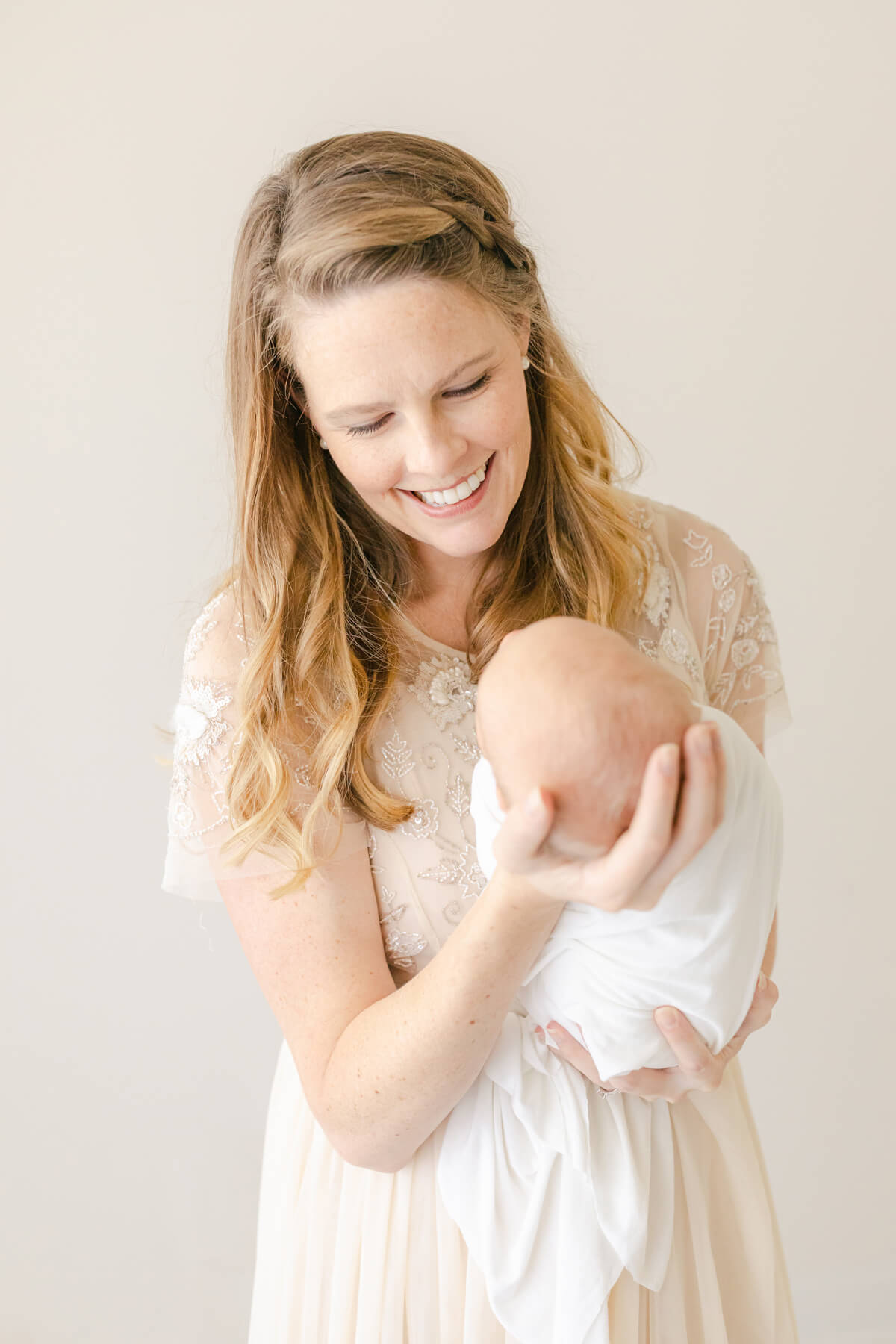 montgomery newborn photographer mom and baby