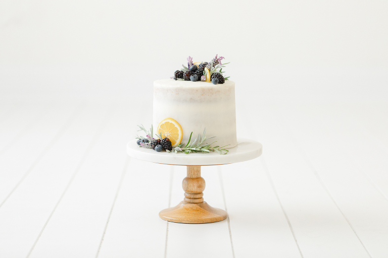 Image of luxury cake for a montgomery family photographer milestone session