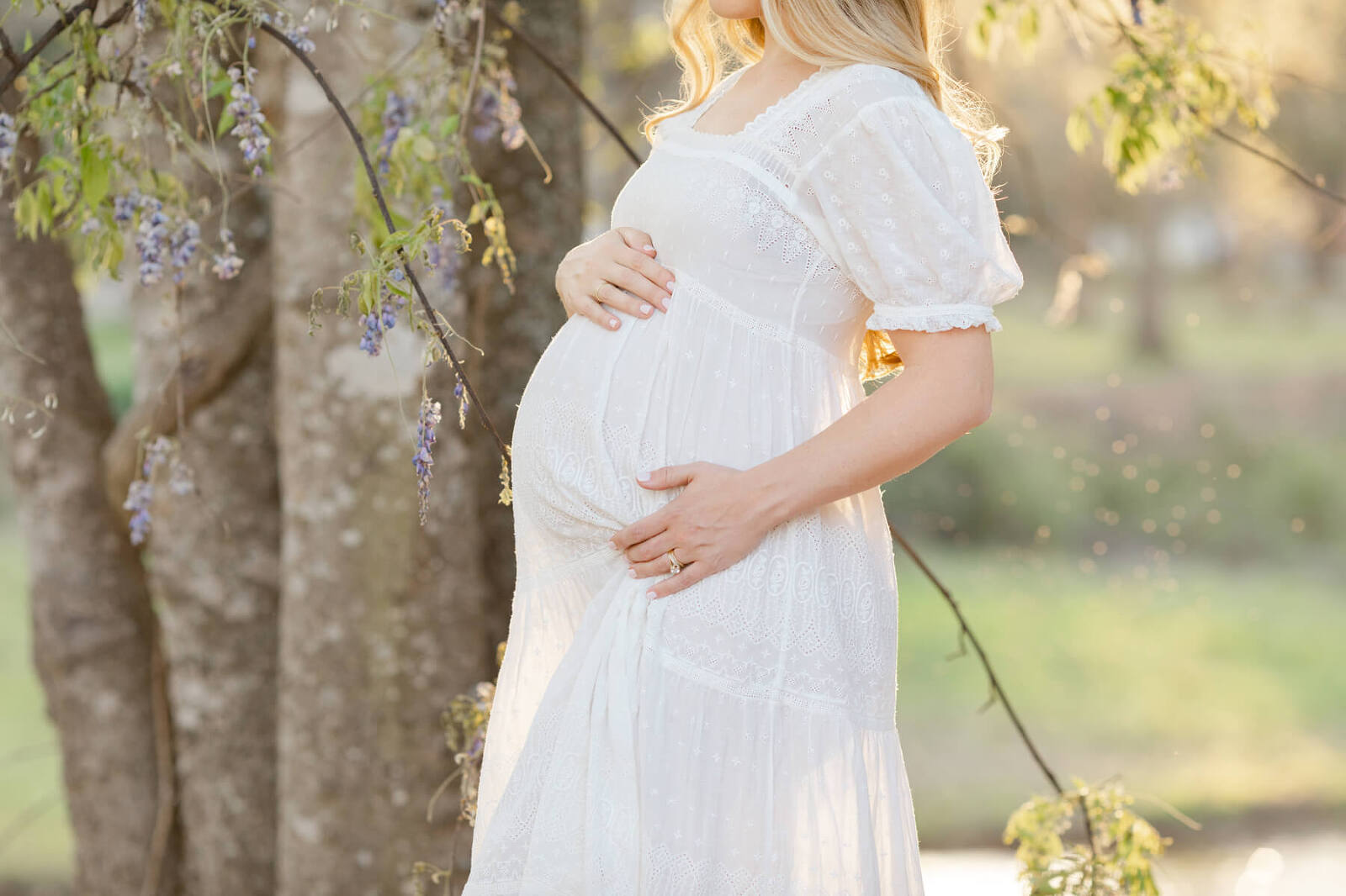 maternity photography session outdoor in omaha nebraska